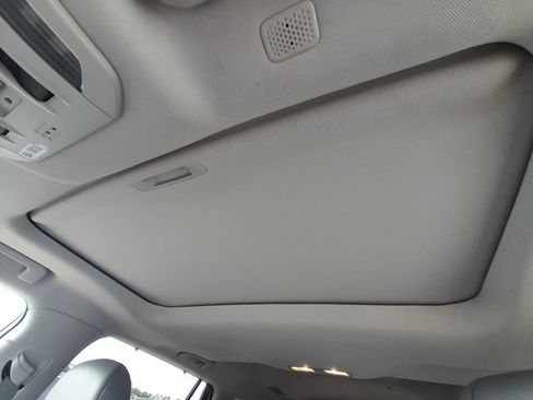 Used 2021 Toyota Highlander XLE AWD/4WD image 32