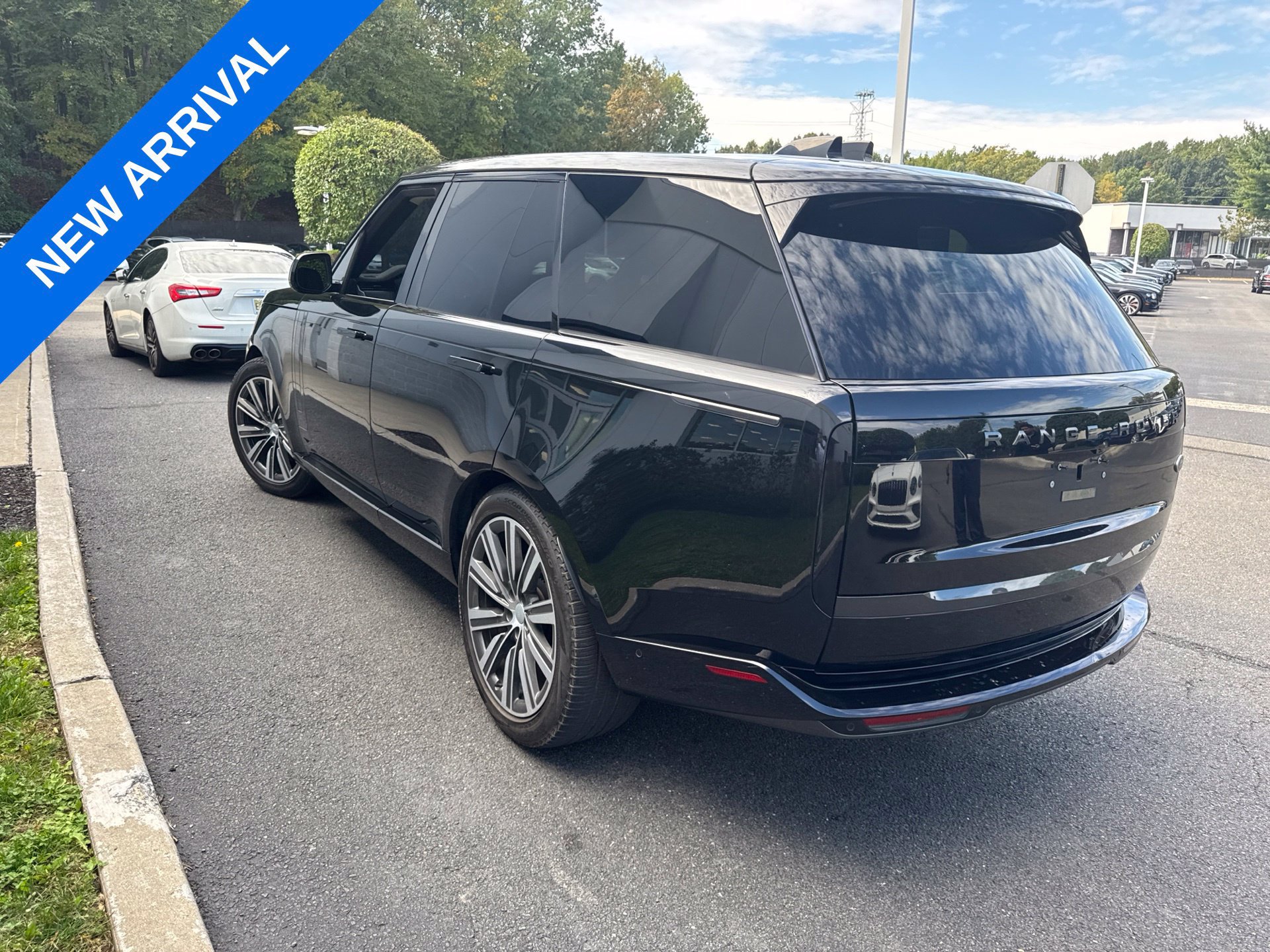 Used 2023 Land Rover Range Rover SE AWD/4WD image 4