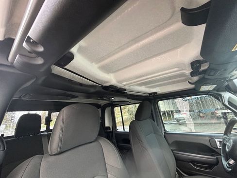 Used 2021 Jeep Gladiator Willys image 27