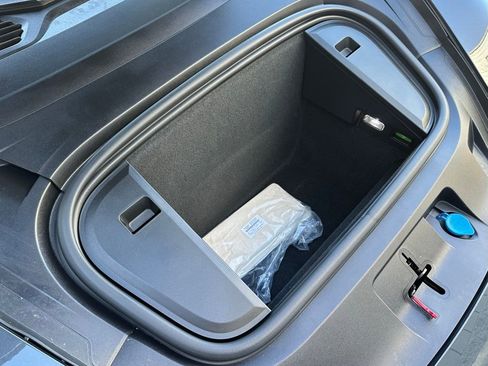 Used 2022 Porsche Taycan image 39