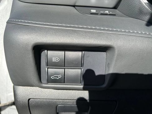 Used 2021 Toyota Highlander XLE AWD/4WD image 12