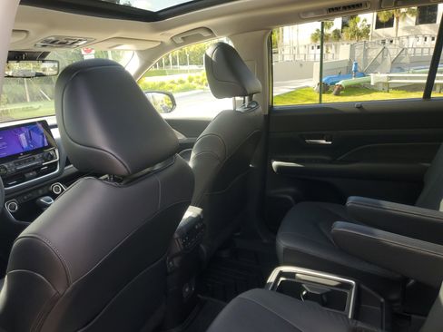 Used 2024 Toyota Grand Highlander Platinum AWD/4WD image 12