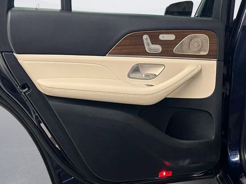 Used 2022 Mercedes-Benz GLS 450 4MATIC image 9