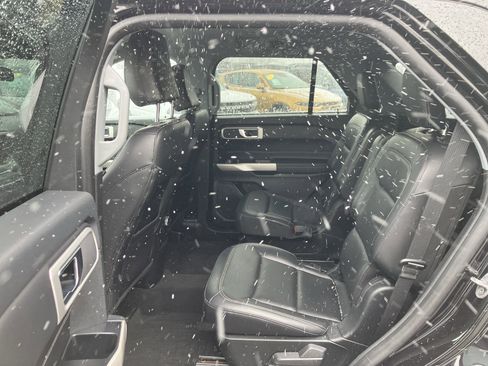 Used 2022 Ford Explorer XLT w/ Equipment Group 202A image 23