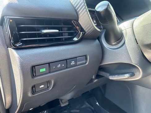 Used 2024 Nissan Sentra SV FWD image 15