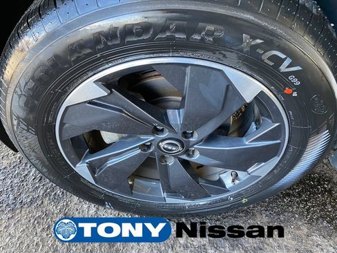 Used 2025 Nissan Rogue SV AWD/4WD image 9
