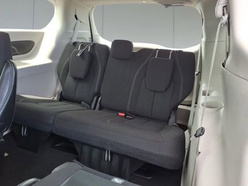 Used 2023 Chrysler Voyager LX FWD image 10
