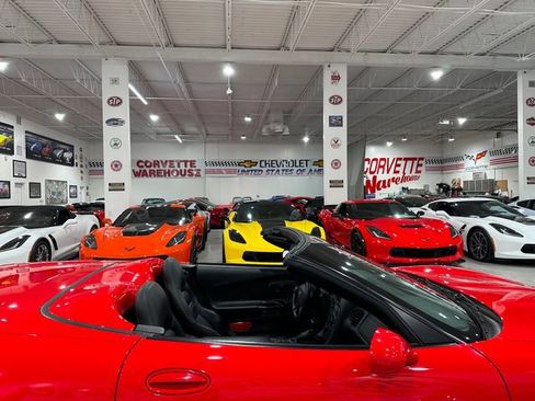 Used 2004 Chevrolet Corvette Convertible w/ Preferred Equipment Group RWD image 22