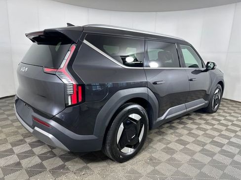 Used 2024 Kia EV9 Wind image 3