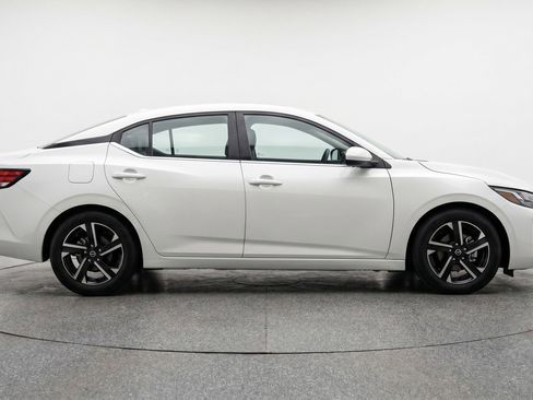 Used 2025 Nissan Sentra SV FWD image 11