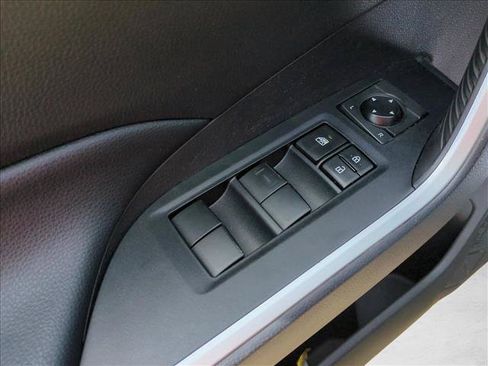 Used 2021 Toyota RAV4 LE AWD/4WD image 12