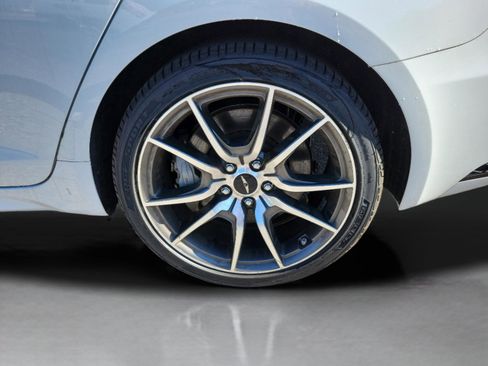 Used 2025 Genesis G70 2.5T image 8