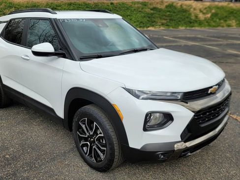 Used 2023 Chevrolet TrailBlazer ACTIV w/ Sun and Liftgate Package image 2