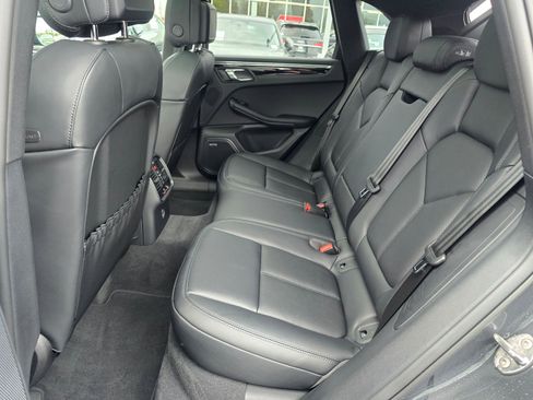 Used 2025 Porsche Macan image 19