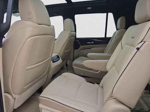 Certified 2023 Cadillac Escalade Premium Luxury w/ LPO, Illumination Package image 16