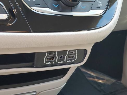 Used 2023 Chrysler Voyager LX FWD image 20