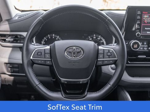 Used 2021 Toyota Highlander XLE AWD/4WD image 15