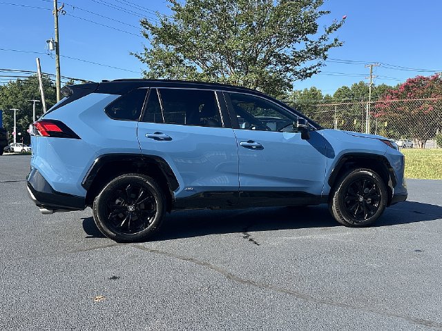 Used 2025 Toyota RAV4 XSE w/ Advanced Technology Package AWD/4WD image 9