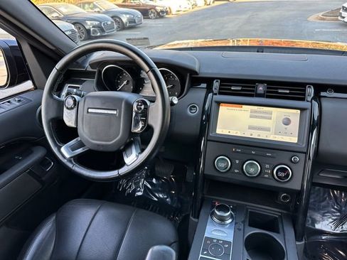 Used 2019 Land Rover Discovery SE image 17