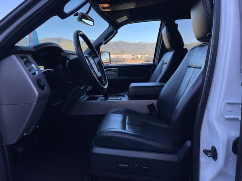 Used 2017 Ford Expedition XLT w/ Equipment Group 202A image 14