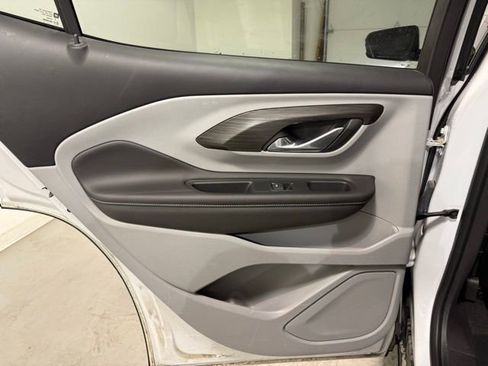 Used 2022 GMC Terrain SLT w/ Infotainment Package II image 24