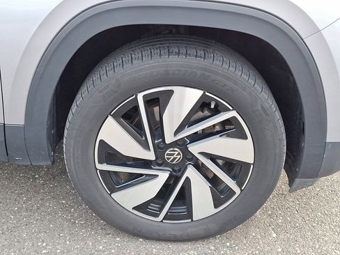 Used 2025 Volkswagen Atlas SE image 9