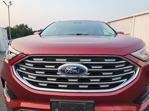 Used 2019 Ford Edge Titanium FWD image 11