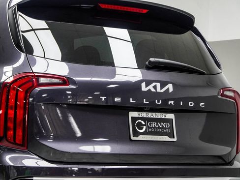 Used 2025 Kia Telluride S FWD image 14