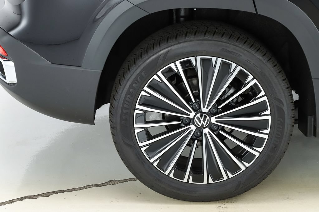 New 2026 Volkswagen Taos SE FWD image 50