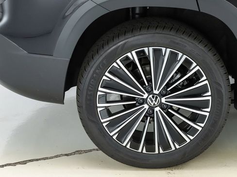 New 2026 Volkswagen Taos SE FWD image 50