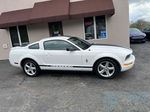 Used 2008 Ford Mustang Premium image 4