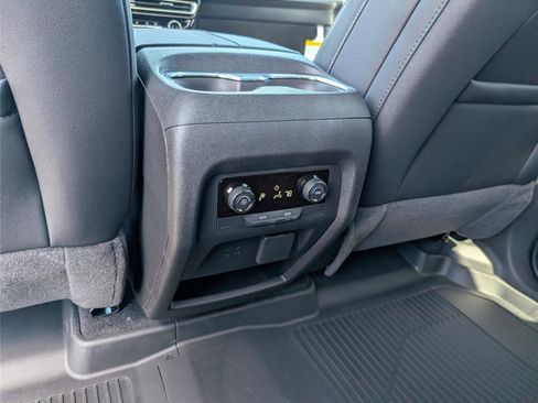 New 2026 Chevrolet Traverse LT w/ Sun and Wheel Package FWD image 21