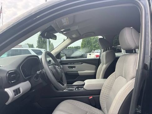 Used 2023 Honda Pilot LX image 11