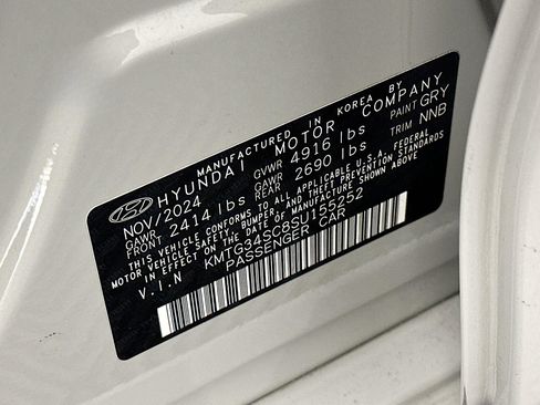 Used 2025 Genesis G70 2.5T AWD/4WD image 12