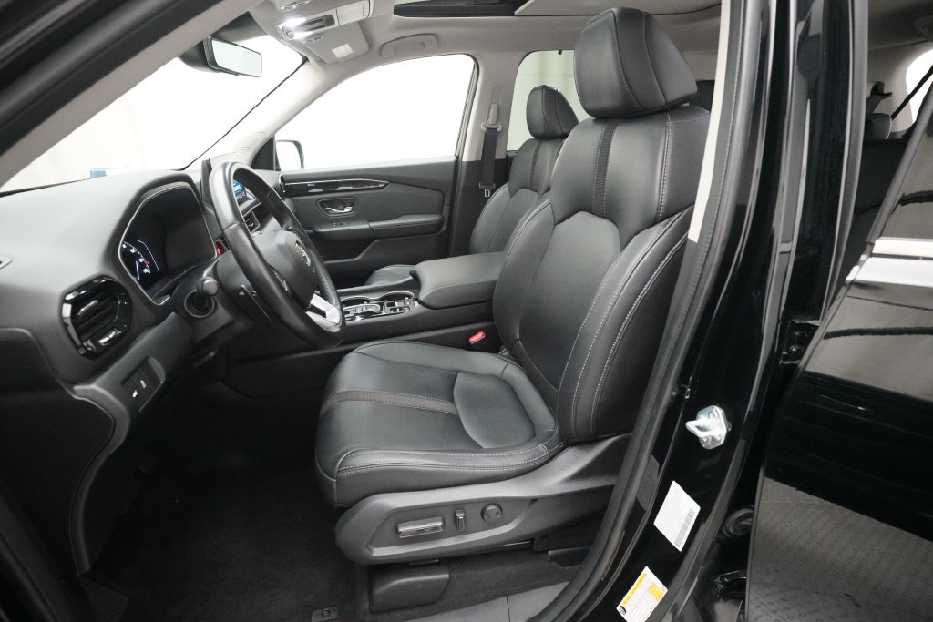 Used 2023 Honda Pilot Touring image 7