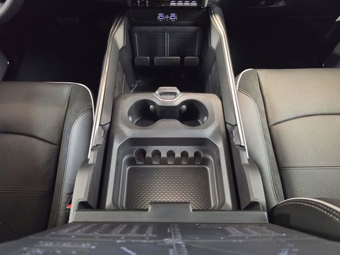 New 2026 RAM 2500 Laramie AWD/4WD image 17