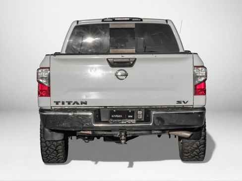 Used 2017 Nissan Titan SV image 7