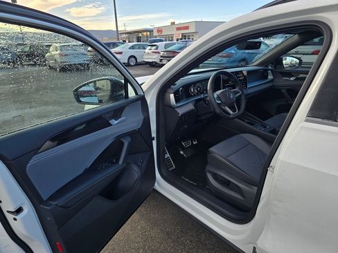 New 2026 Volkswagen Tiguan SE R-Line image 19