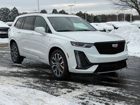 Used 2024 Cadillac XT6 Sport image 3