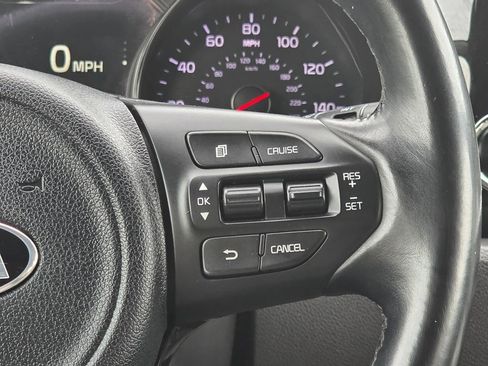 Used 2018 Kia Sedona SX image 19