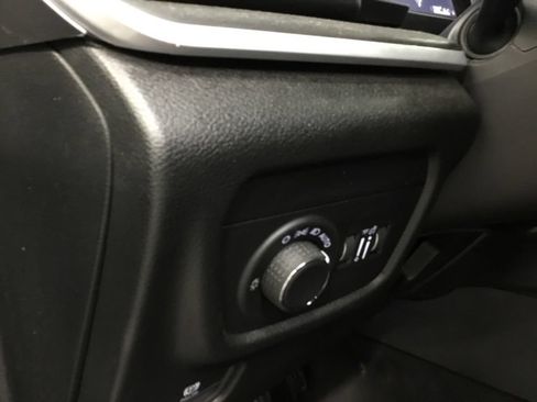 Used 2024 Jeep Grand Cherokee Altitude AWD/4WD image 8