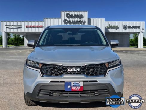 Used 2022 Kia Sorento LX image 2