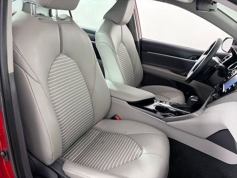 Used 2020 Toyota Camry SE w/ Carpet Mat Package FWD image 31
