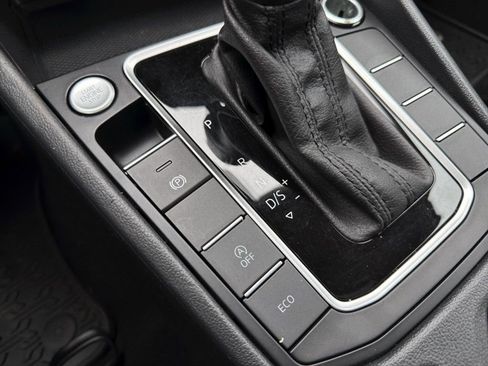 Used 2020 Volkswagen Jetta SE w/ SE Cold Weather Package image 11