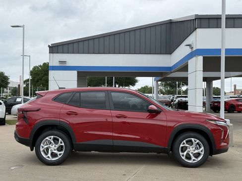 New 2026 Chevrolet Trax LS w/ LS Convenience Package image 3