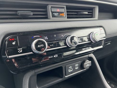 Used 2024 Honda Pilot Touring image 10