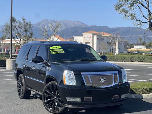 Used 2010 Cadillac Escalade Premium image 29