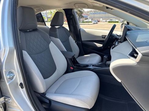 Used 2022 Toyota Corolla LE image 21