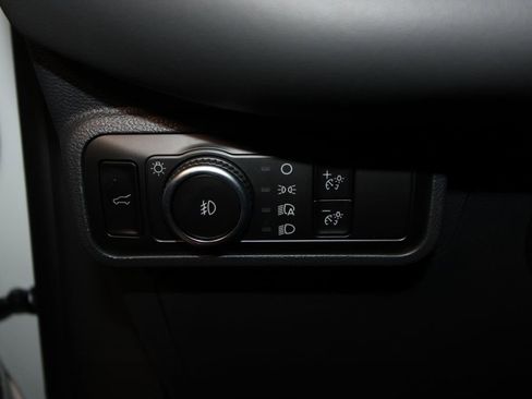 Used 2025 Ford Explorer Active w/ Active Comfort Package image 9