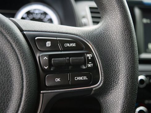 Used 2017 Kia Niro LX image 13